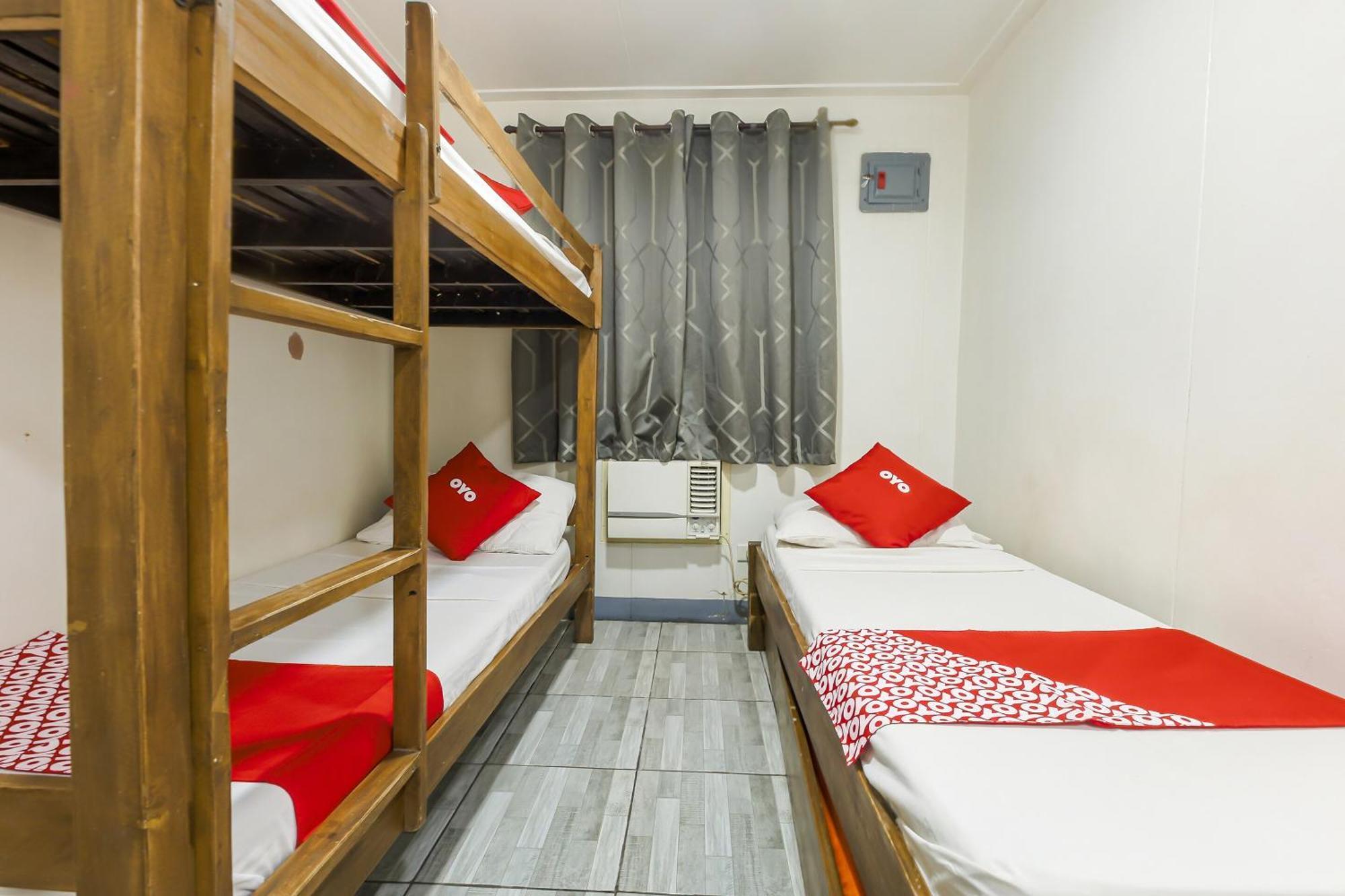 Metro Deluxe Residences Pasay Exteriör bild